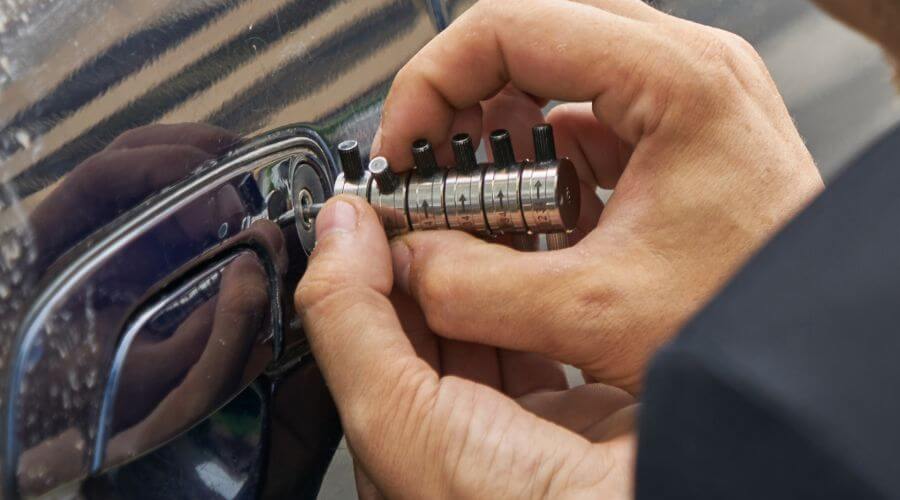 Professional gutter cleaning in Woodmere, NY